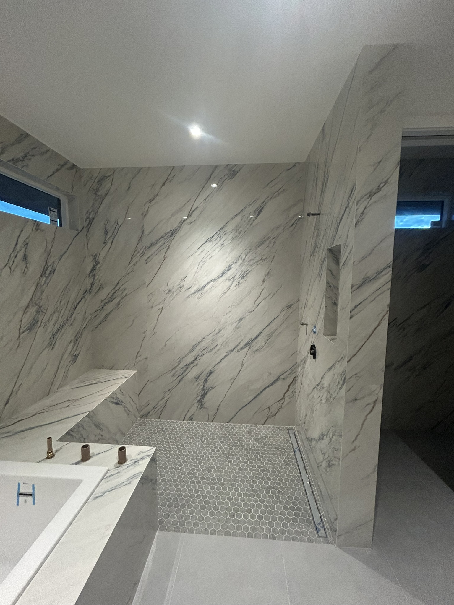 Marble shower with hexagon floor