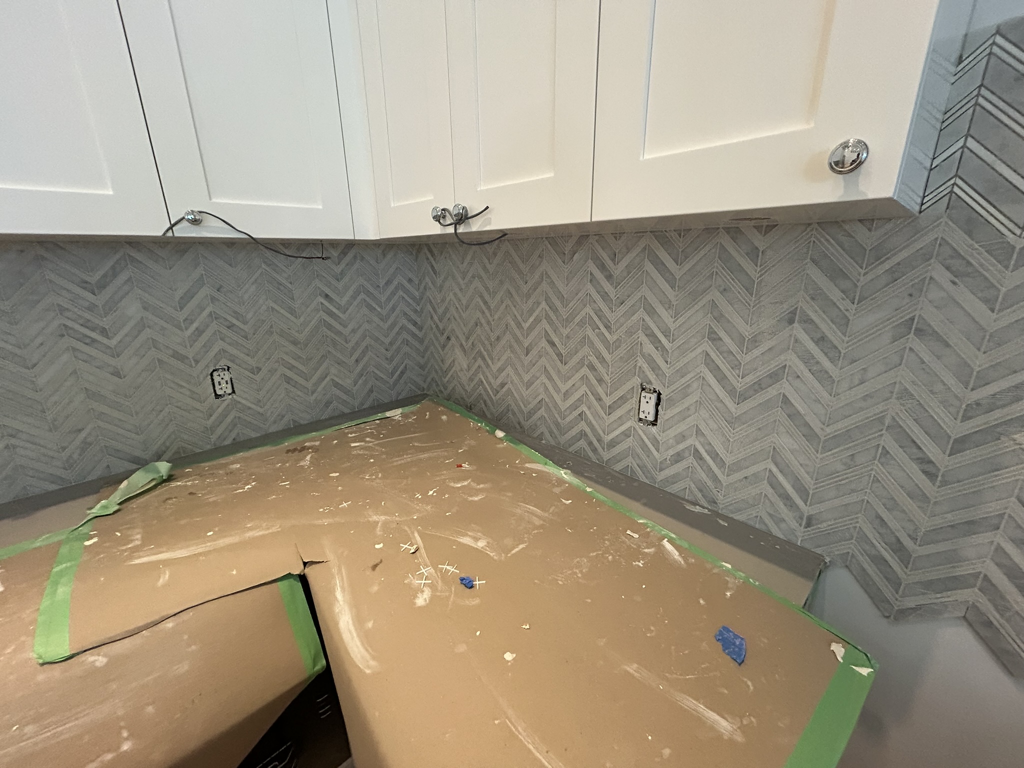 Chevron marble kitchen backsplash