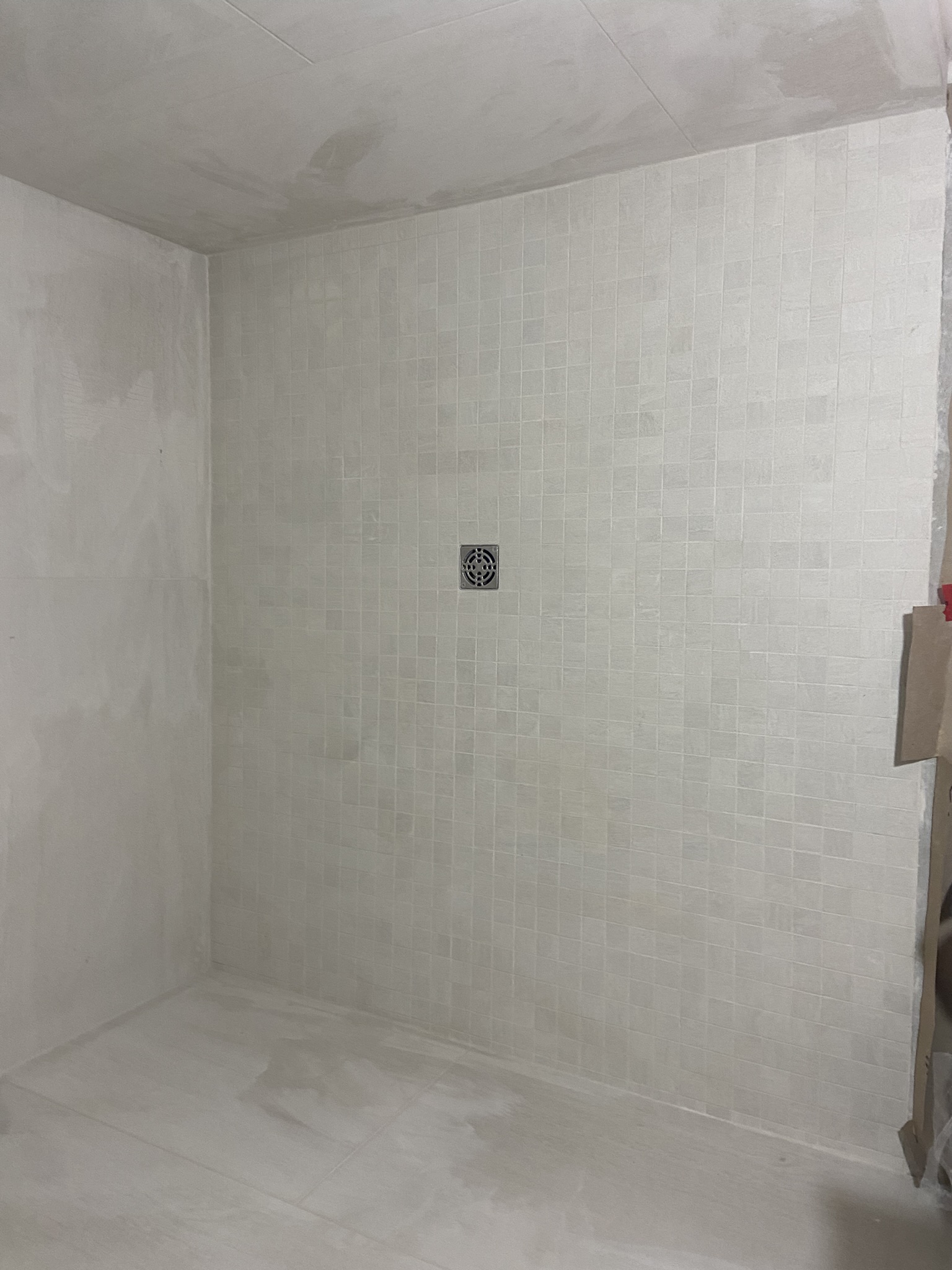 Outdoor patio with stone wall feature