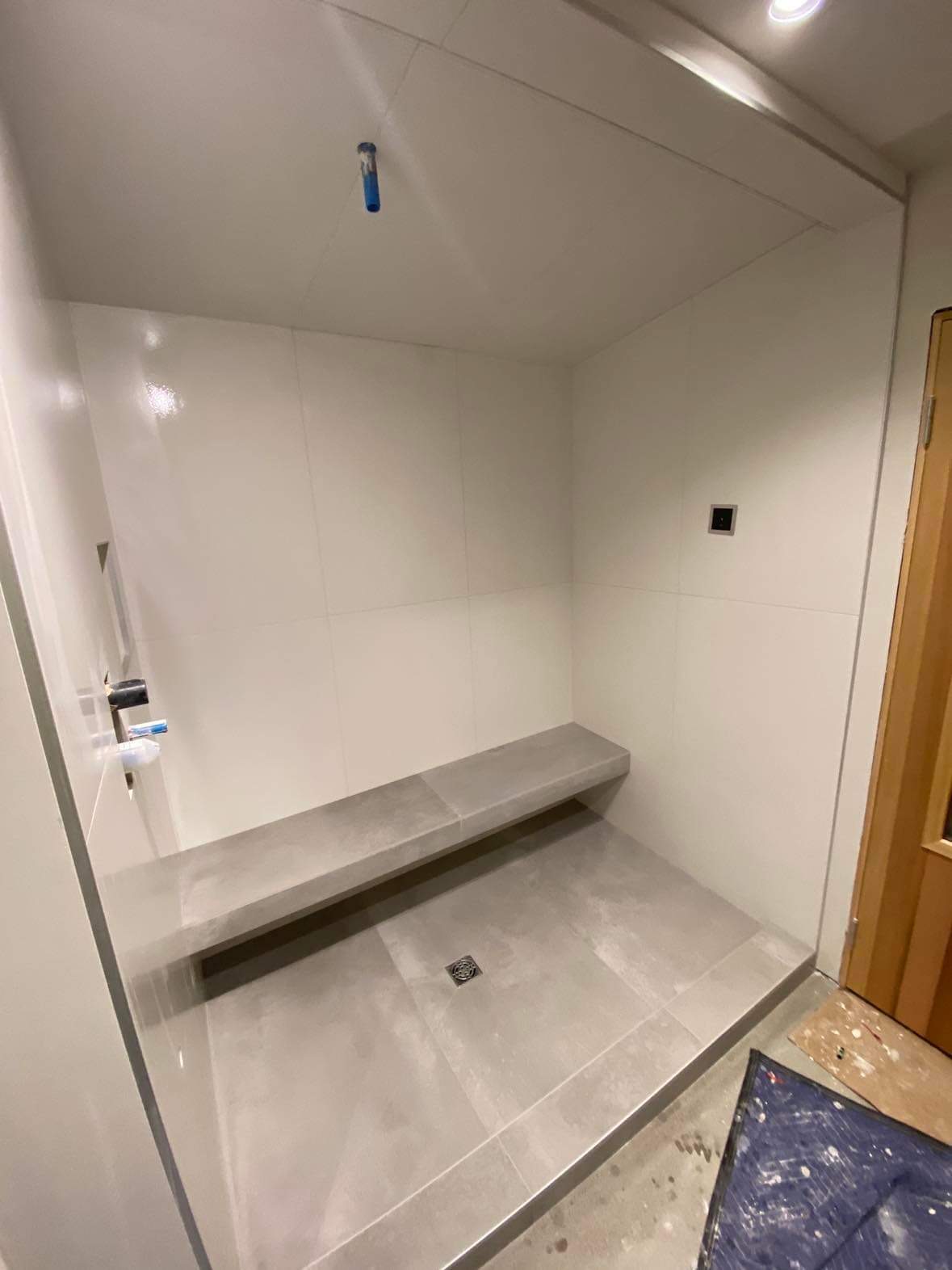 Steam room with tiled bench